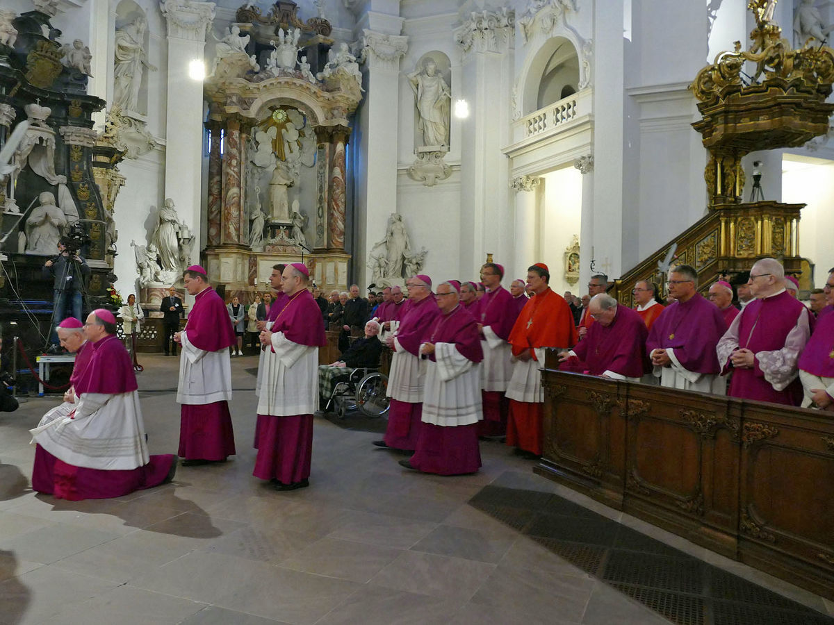 Abschlussvesper der Bischofskonferenz mit Austeilung des Bonifatiussegens (Foto: Karl-Franz Thiede)